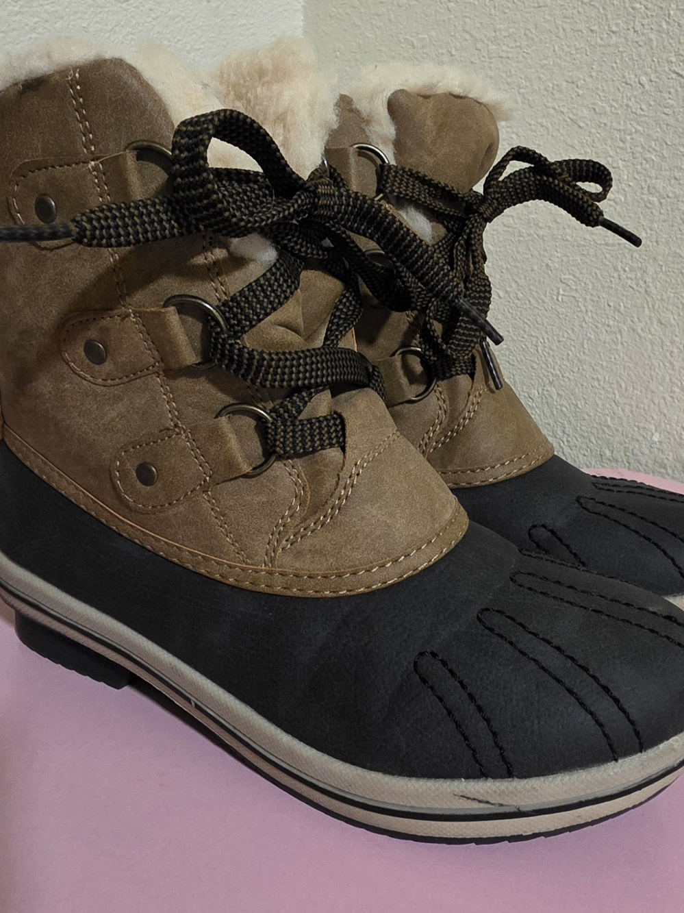 Pawz by Bearpaw Ginnie Women's Winter Boots - Size 6 - Excellent Condition
